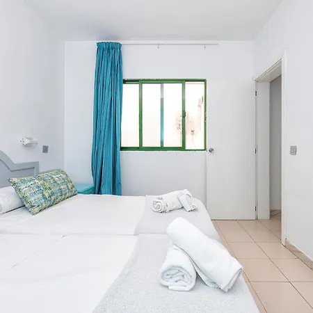 Los Veleros Apartments *