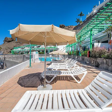 Los Veleros Apartments