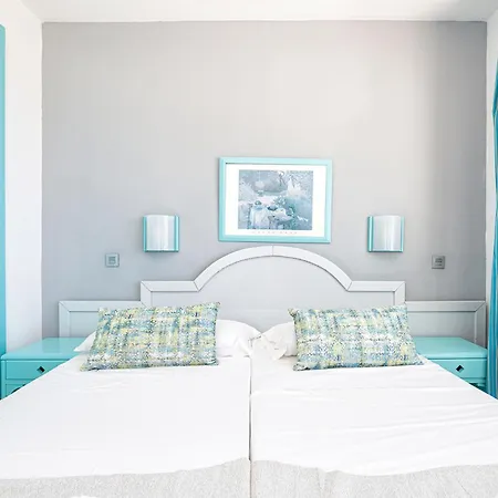 Los Veleros Apartments *